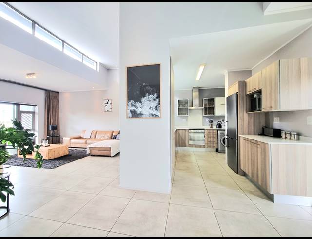 3 BEDROOM APARTMENT TO LET IN OAKLANDS
